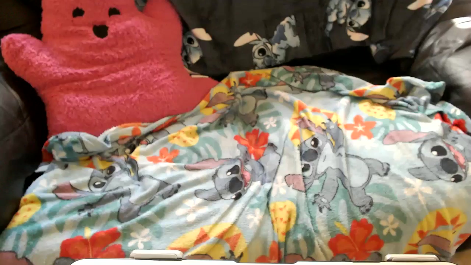 Gallery image thumbnail from MickaylaMinx's myfreecams stream on, 10/20/2024, 19:36 image 10 of 20
