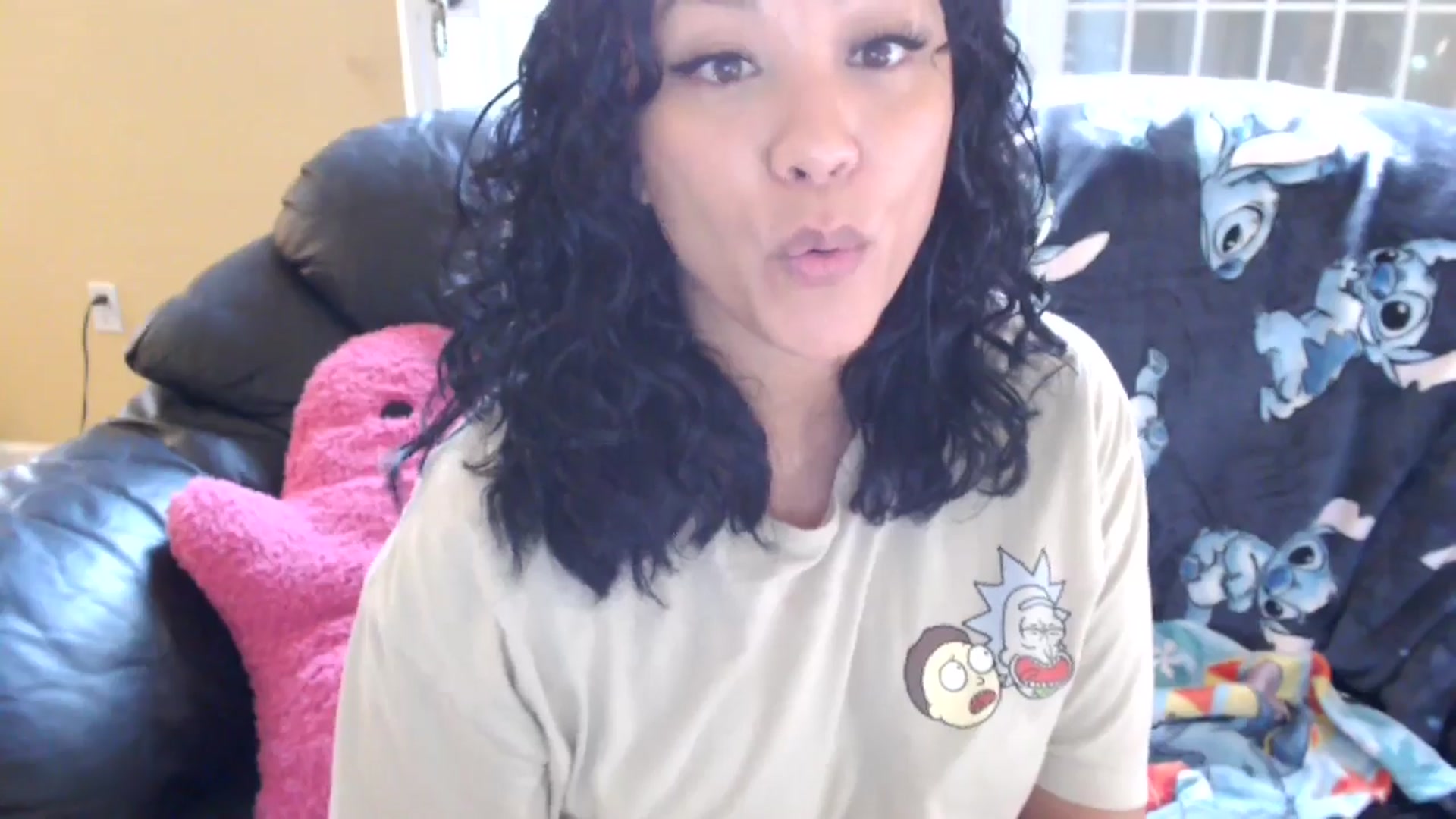 Gallery image thumbnail from MickaylaMinx's myfreecams stream on, 10/20/2024, 20:22 image 7 of 20