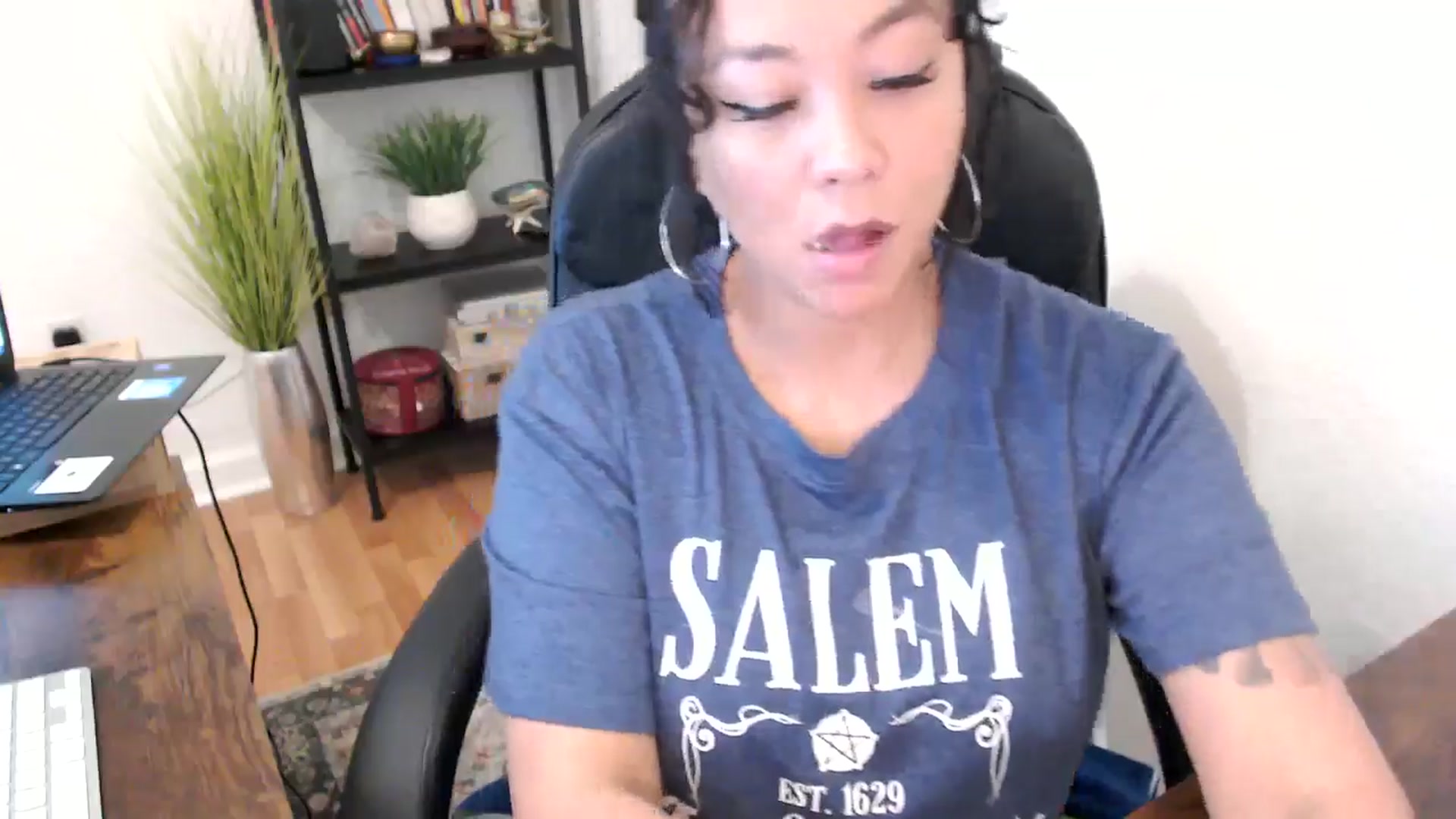 Gallery image thumbnail from MickaylaMinx's myfreecams stream on, 10/21/2024, 16:07 image 17 of 20