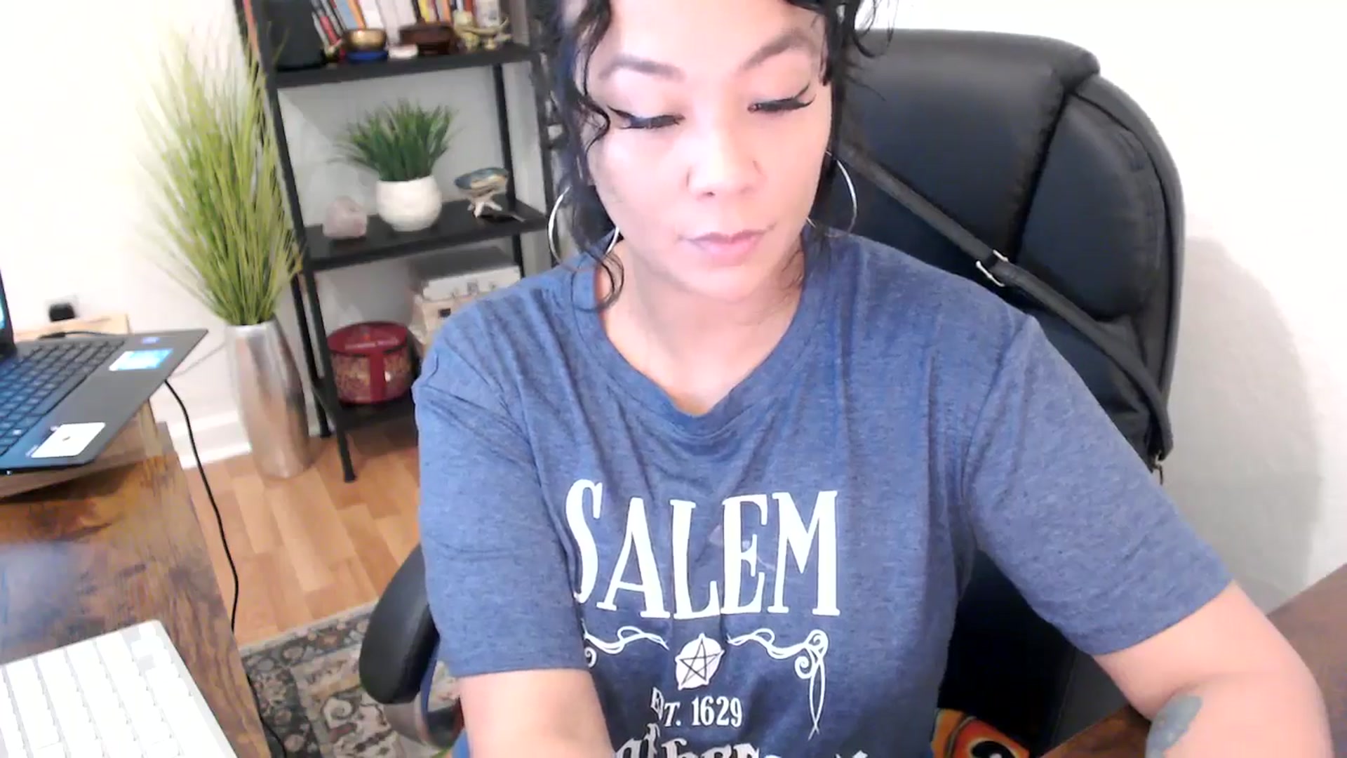 Gallery image thumbnail from MickaylaMinx's myfreecams stream on, 10/21/2024, 16:07 image 9 of 20