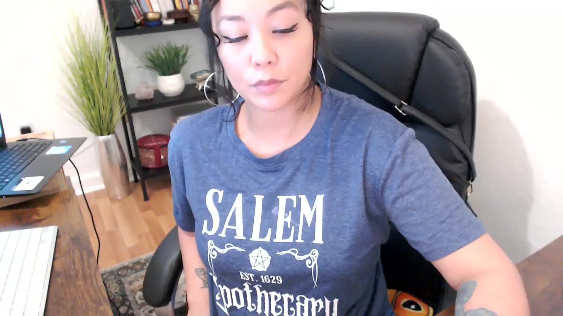 Gallery image thumbnail from MickaylaMinx's myfreecams stream on, 10/21/2024, 16:07 image 6 of 20