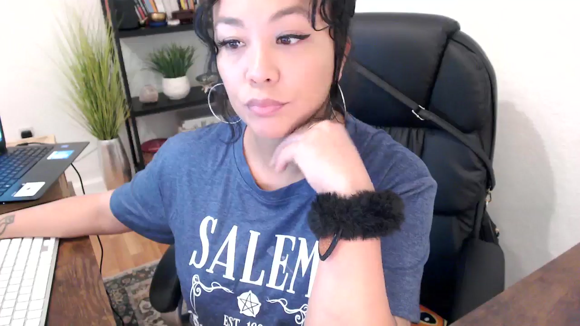 Gallery image thumbnail from MickaylaMinx's myfreecams stream on, 10/21/2024, 16:07 image 4 of 20