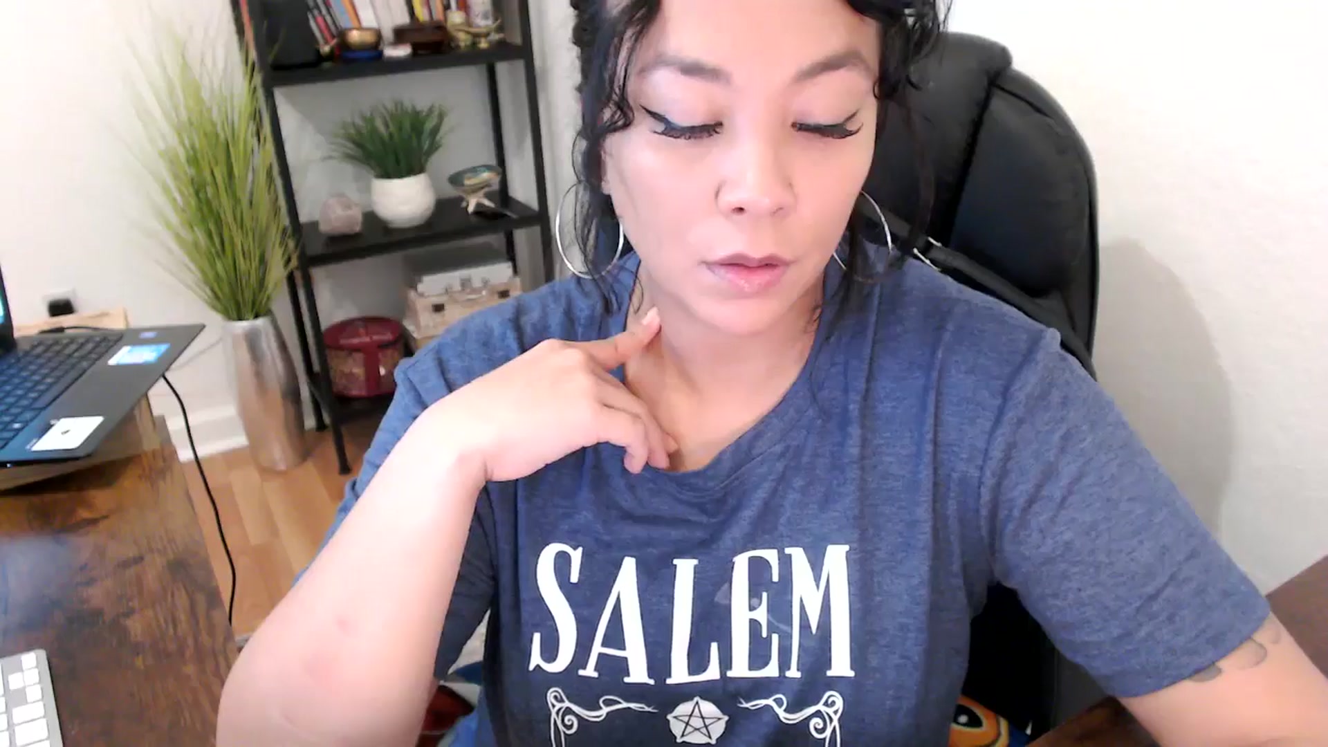 Gallery image thumbnail from MickaylaMinx's myfreecams stream on, 10/21/2024, 16:07 image 15 of 20