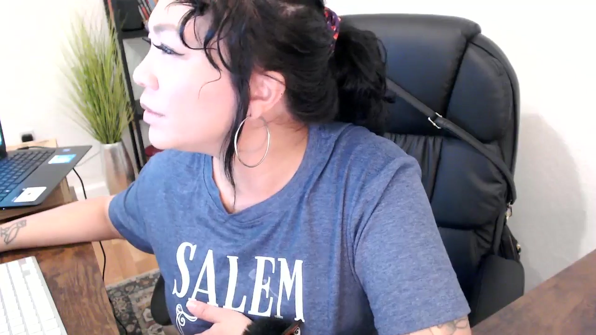Gallery image thumbnail from MickaylaMinx's myfreecams stream on, 10/21/2024, 16:07 image 10 of 20
