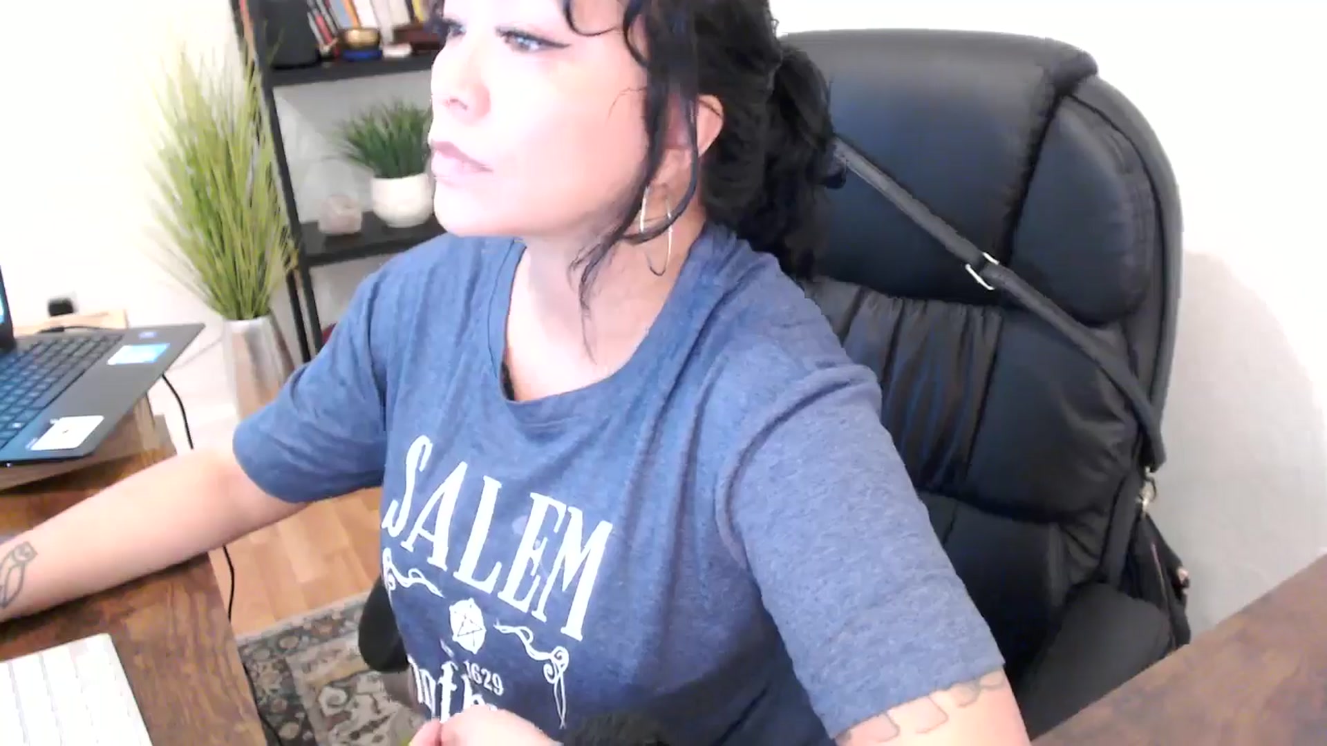 Gallery image thumbnail from MickaylaMinx's myfreecams stream on, 10/21/2024, 16:07 image 18 of 20