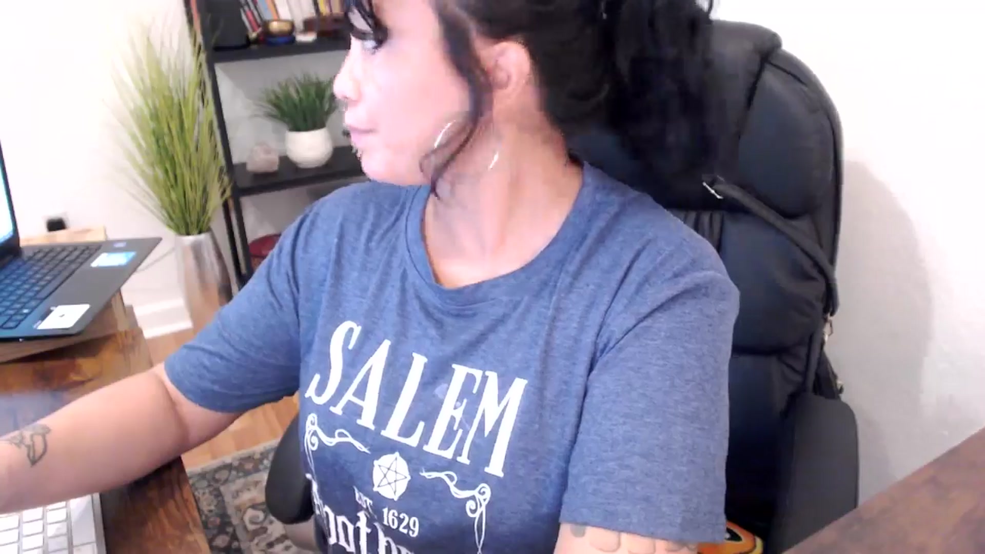 Gallery image thumbnail from MickaylaMinx's myfreecams stream on, 10/21/2024, 17:26 image 14 of 20