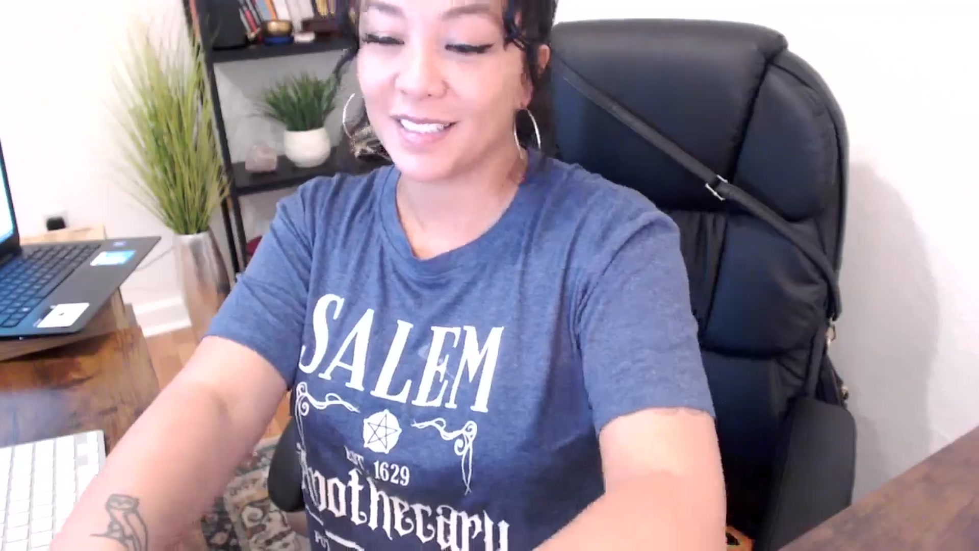 Gallery image thumbnail from MickaylaMinx's myfreecams stream on, 10/21/2024, 17:26 image 13 of 20