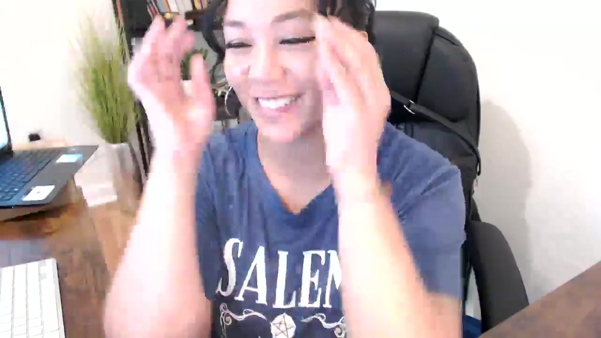 Gallery image thumbnail from MickaylaMinx's myfreecams stream on, 10/21/2024, 17:26 image 19 of 20