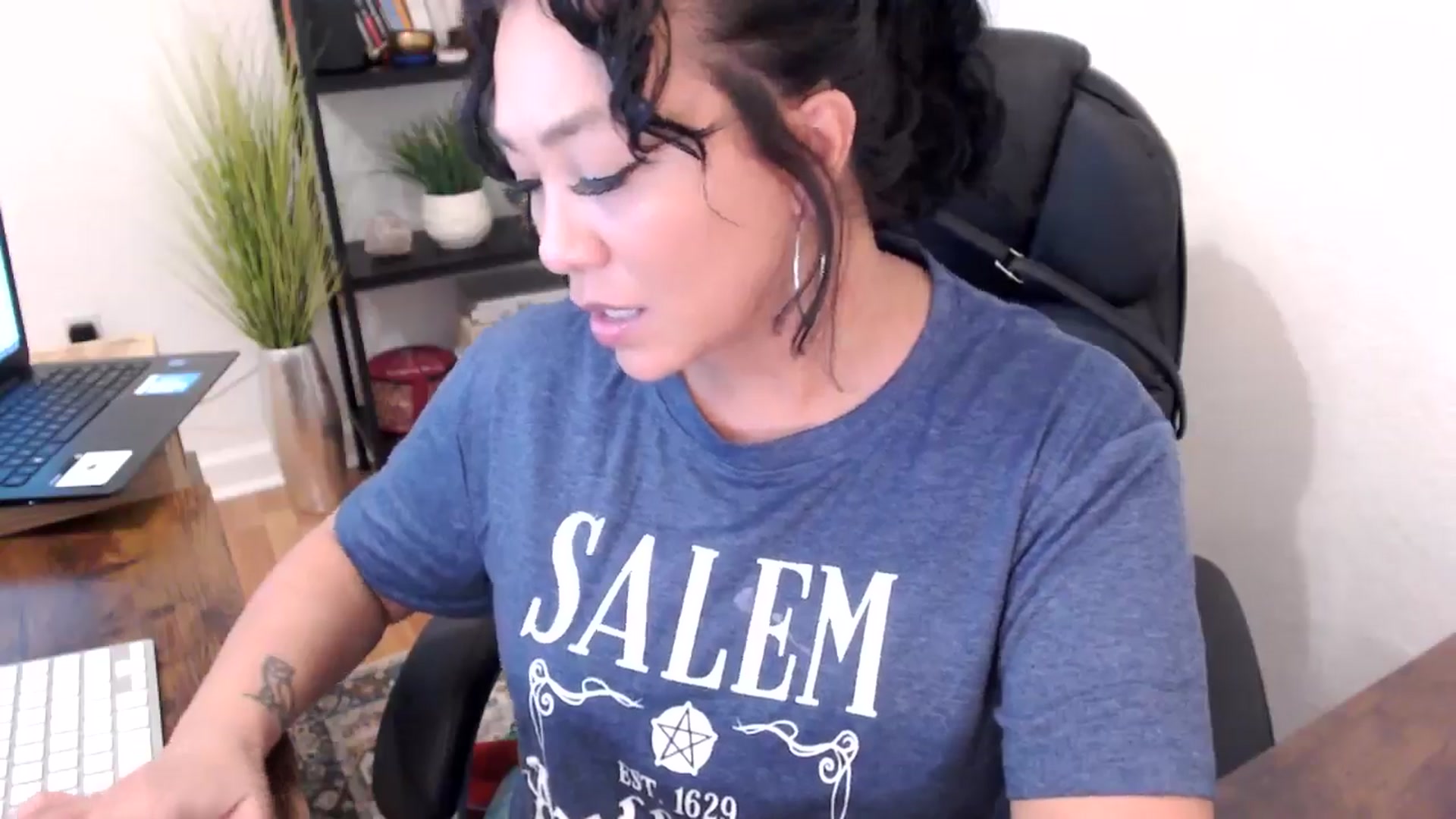 Gallery image thumbnail from MickaylaMinx's myfreecams stream on, 10/21/2024, 17:26 image 6 of 20