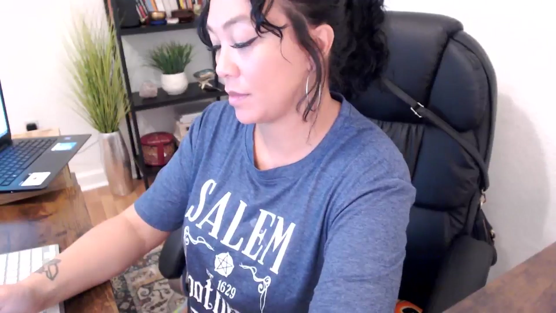 Gallery image thumbnail from MickaylaMinx's myfreecams stream on, 10/21/2024, 17:26 image 7 of 20