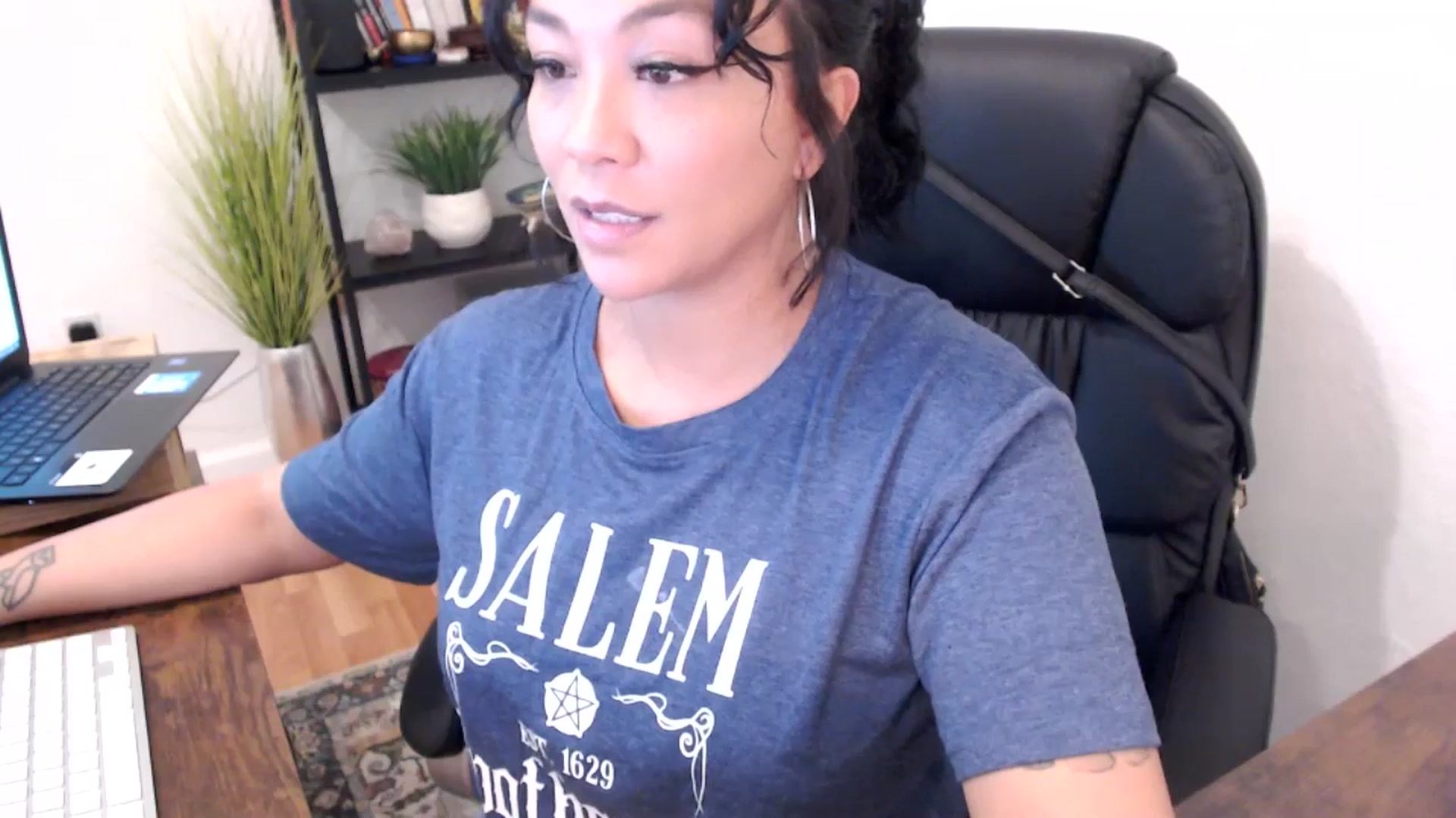 Gallery image thumbnail from MickaylaMinx's myfreecams stream on, 10/21/2024, 17:26 image 16 of 20