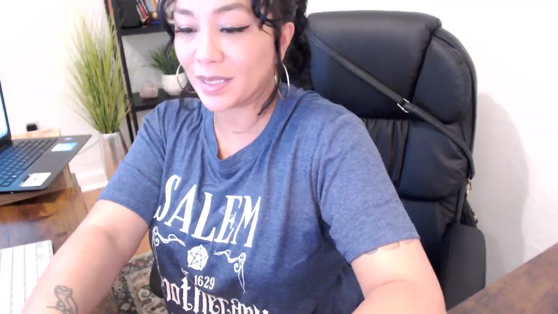 Gallery image thumbnail from MickaylaMinx's myfreecams stream on, 10/21/2024, 17:26 image 20 of 20