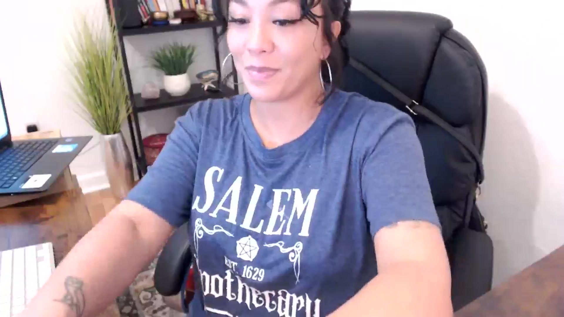 Gallery image thumbnail from MickaylaMinx's myfreecams stream on, 10/21/2024, 17:26 image 15 of 20