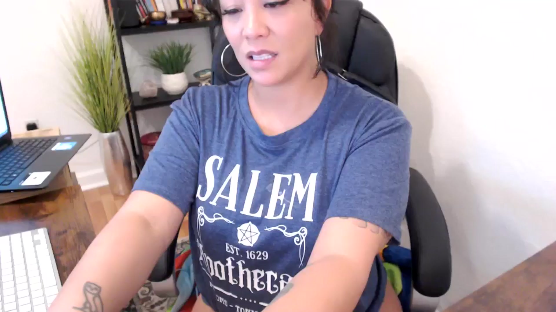 Gallery image thumbnail from MickaylaMinx's myfreecams stream on, 10/21/2024, 17:44 image 12 of 20