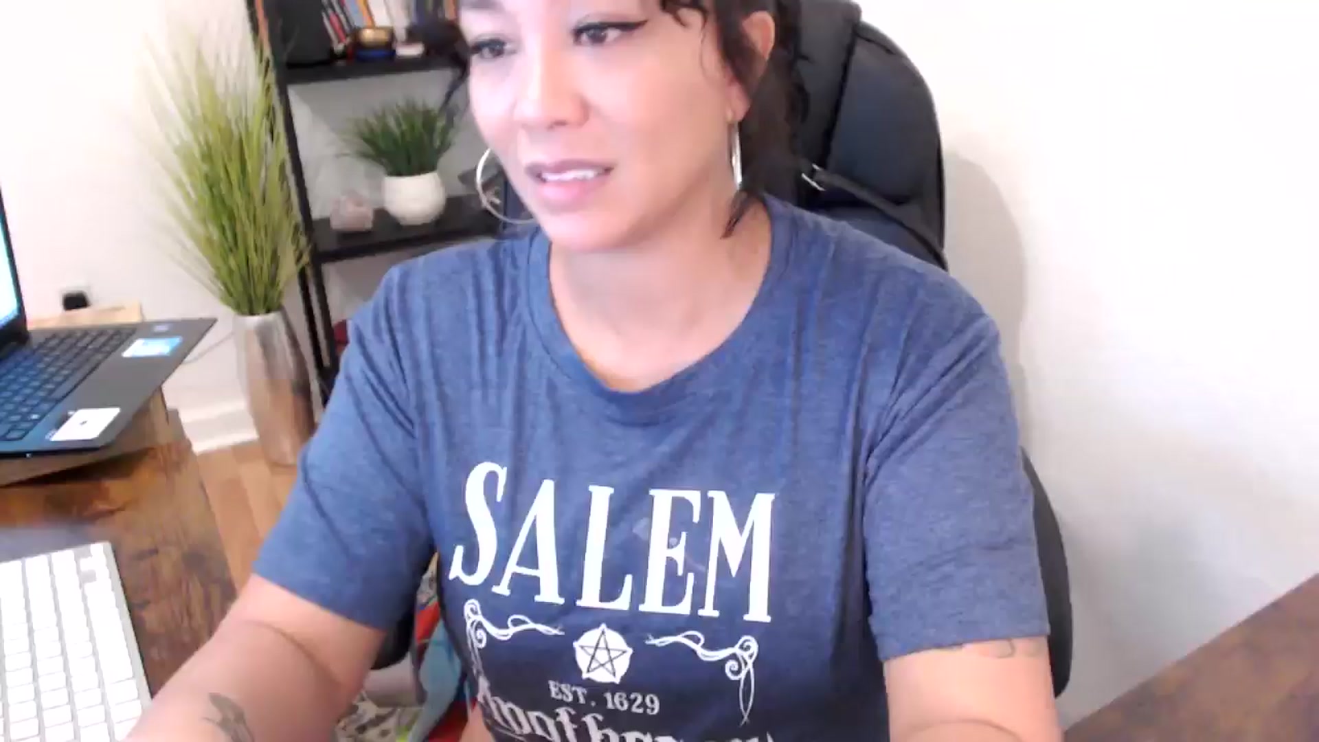 Gallery image thumbnail from MickaylaMinx's myfreecams stream on, 10/21/2024, 17:44 image 11 of 20