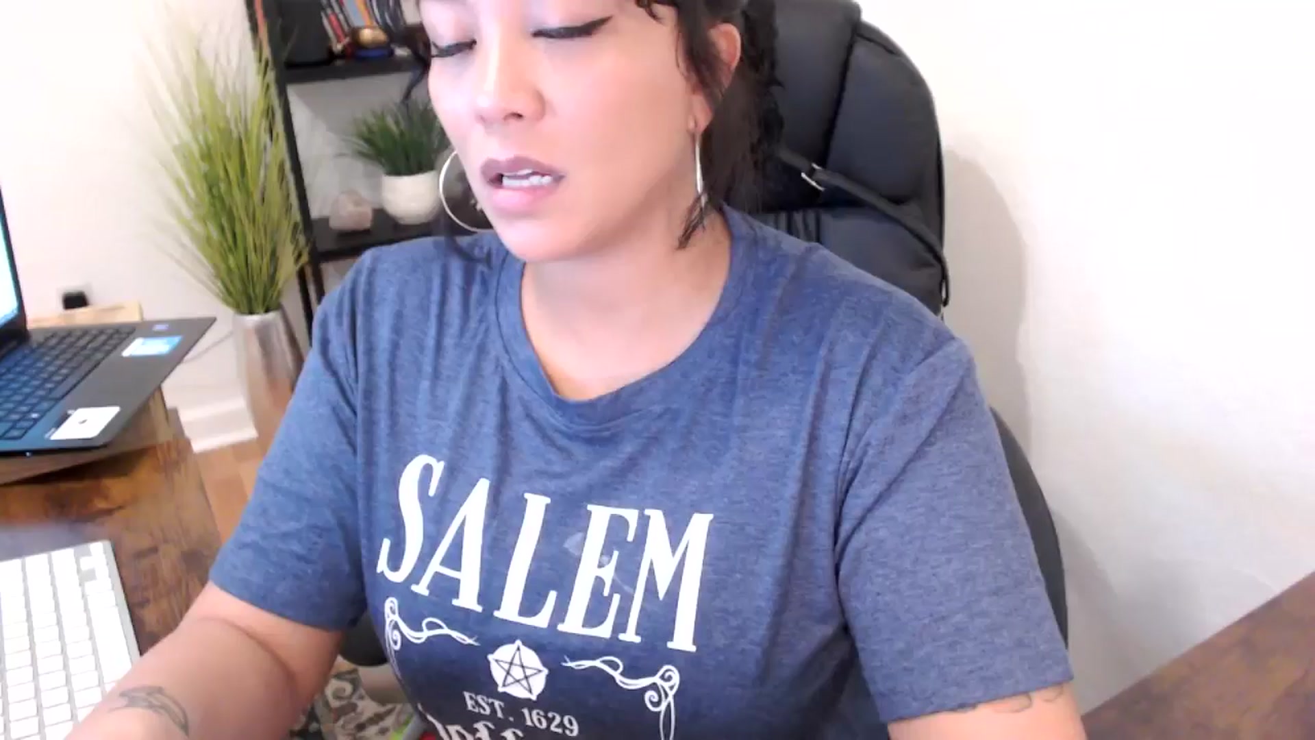 Gallery image thumbnail from MickaylaMinx's myfreecams stream on, 10/21/2024, 17:44 image 13 of 20