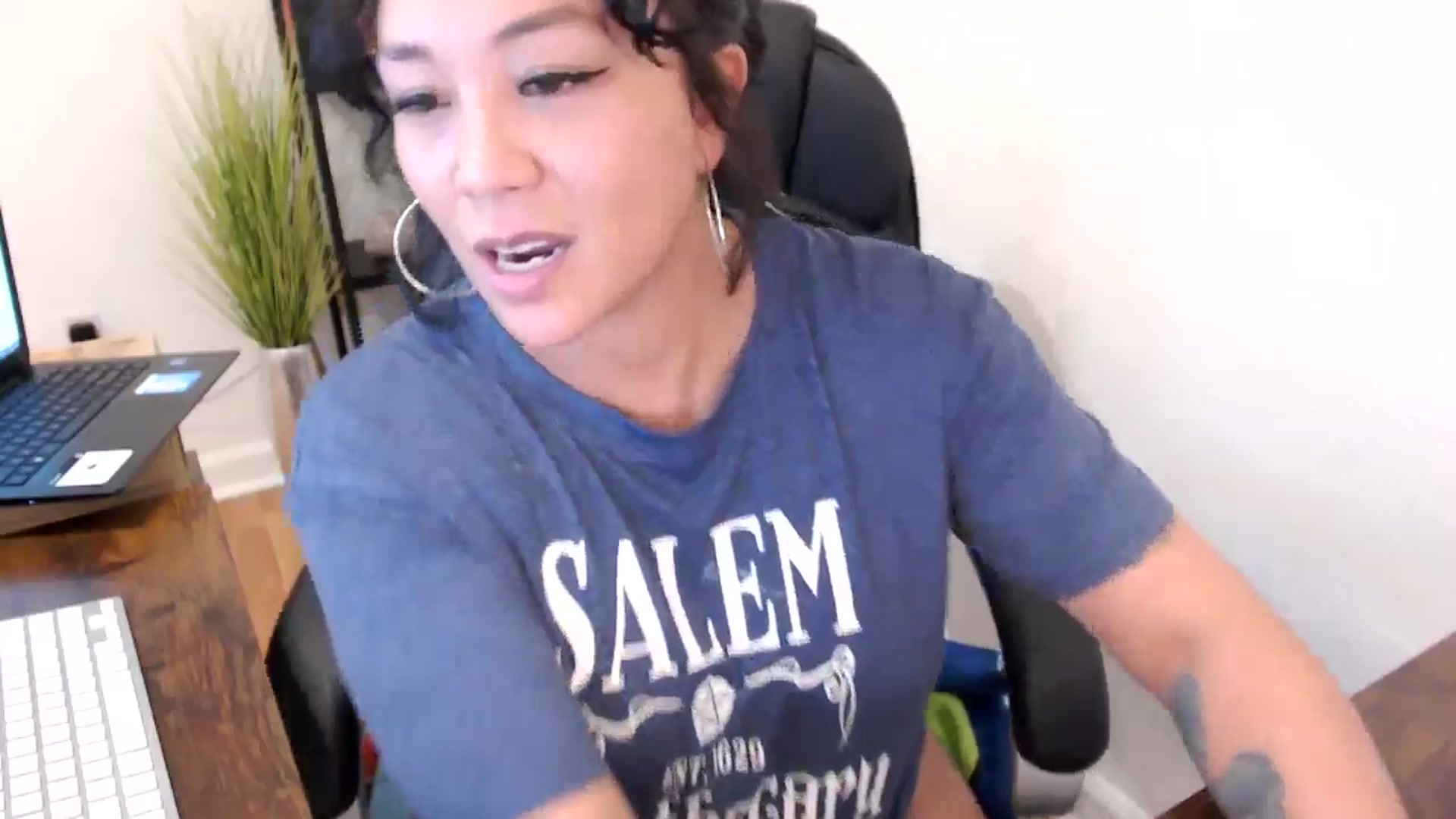 Gallery image thumbnail from MickaylaMinx's myfreecams stream on, 10/21/2024, 17:44 image 9 of 20