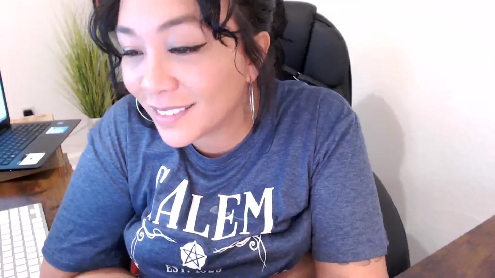 Gallery image thumbnail from MickaylaMinx's myfreecams stream on, 10/21/2024, 17:44 image 7 of 20
