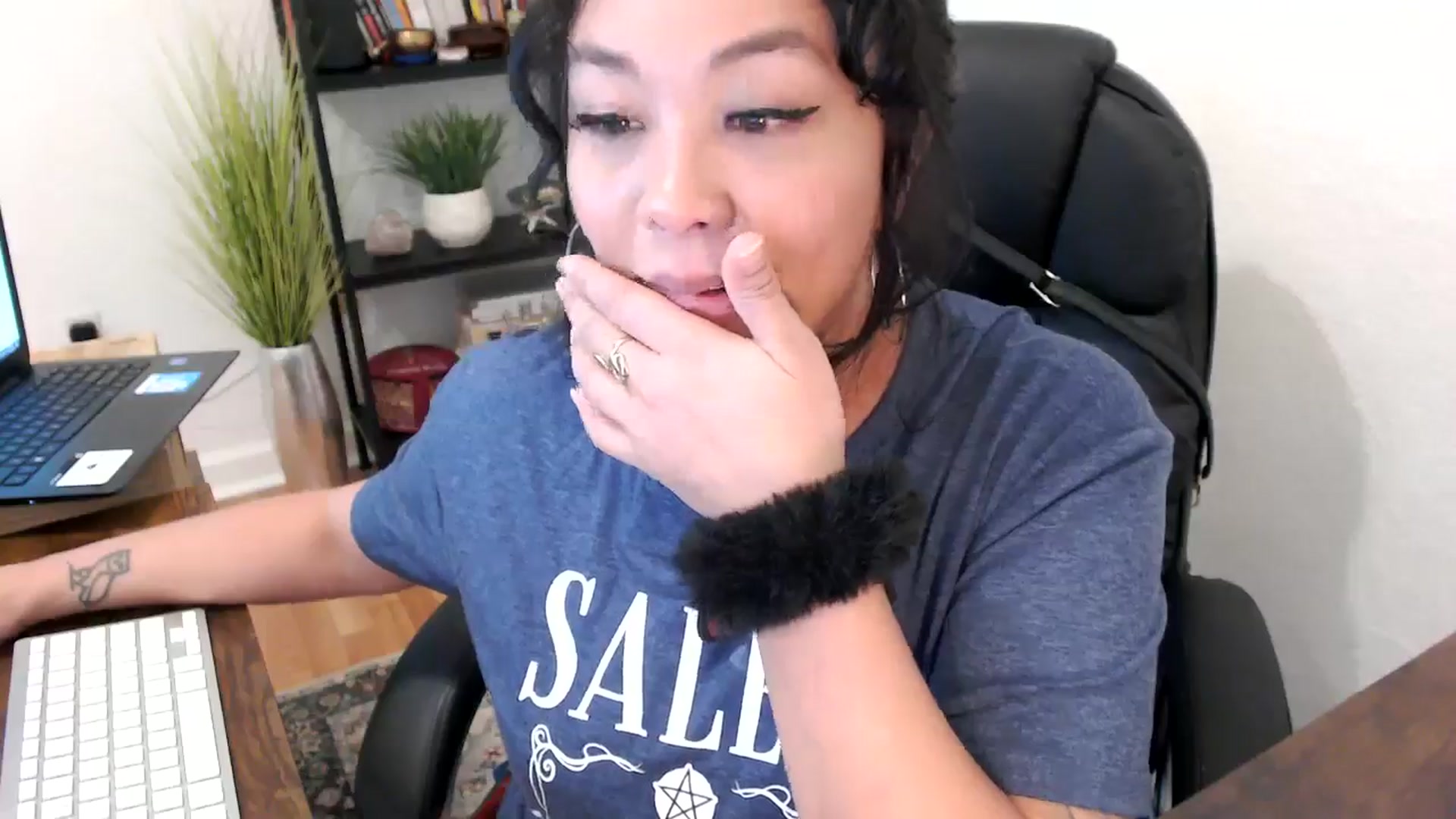 Gallery image thumbnail from MickaylaMinx's myfreecams stream on, 10/21/2024, 18:32 image 14 of 20