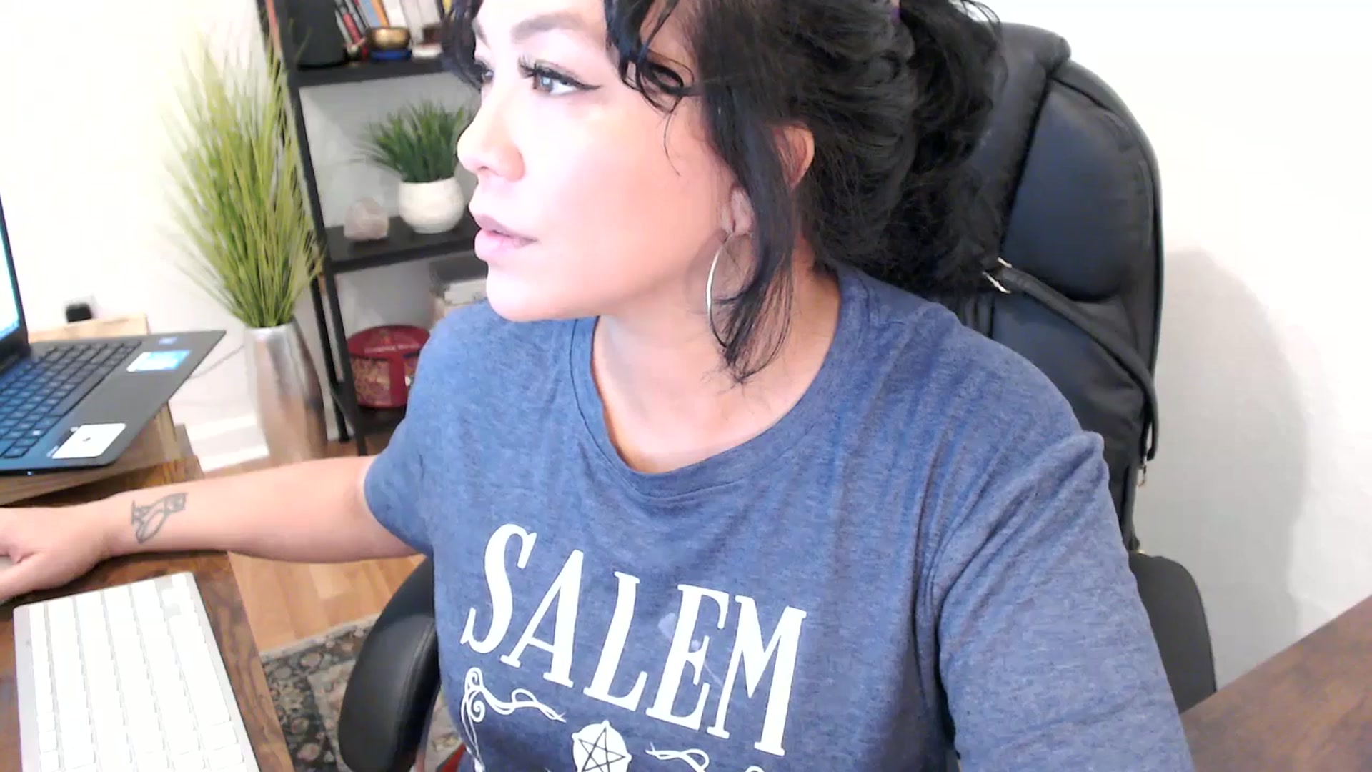 Gallery image thumbnail from MickaylaMinx's myfreecams stream on, 10/21/2024, 18:32 image 13 of 20