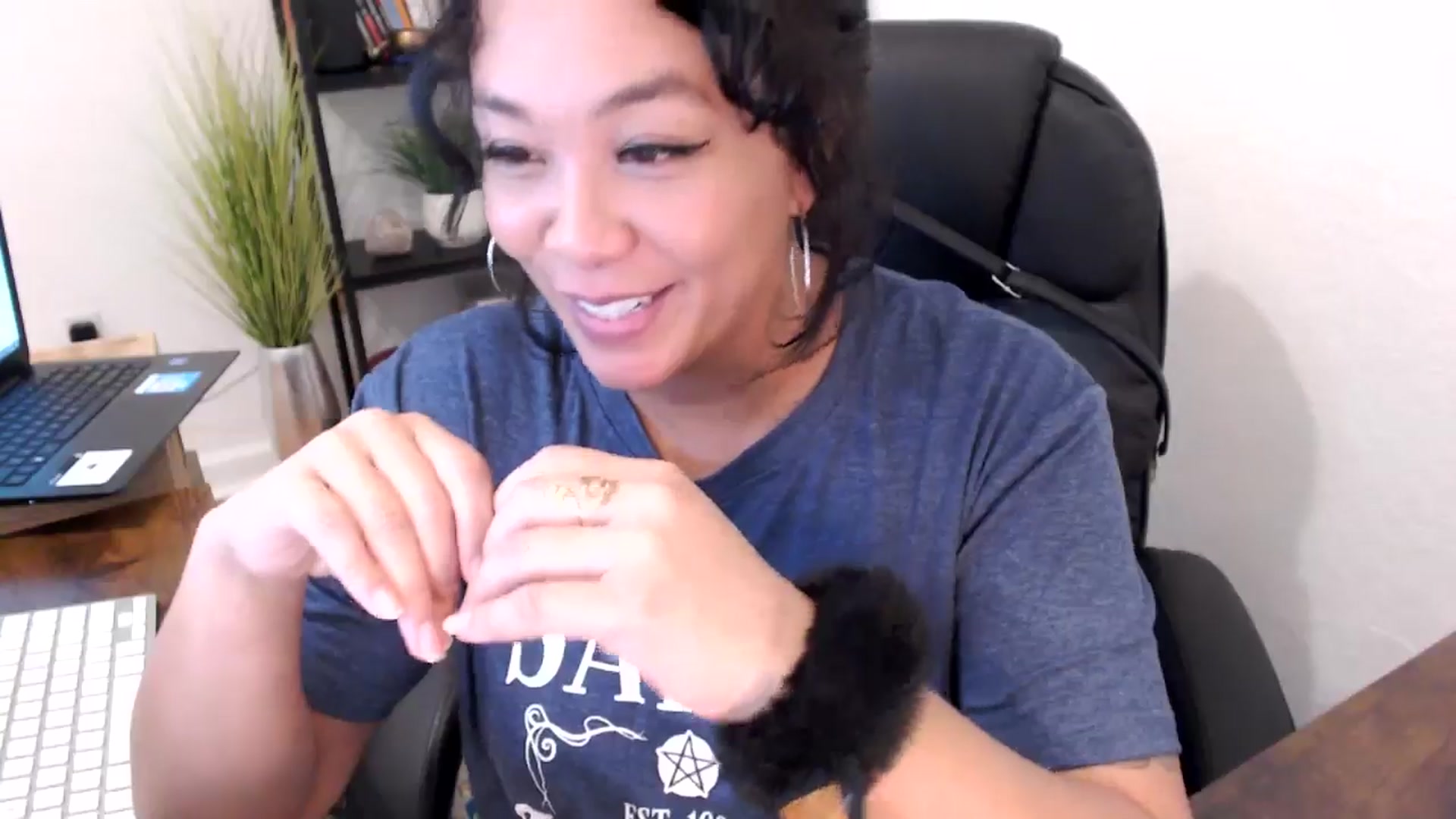 Gallery image thumbnail from MickaylaMinx's myfreecams stream on, 10/21/2024, 18:32 image 11 of 20