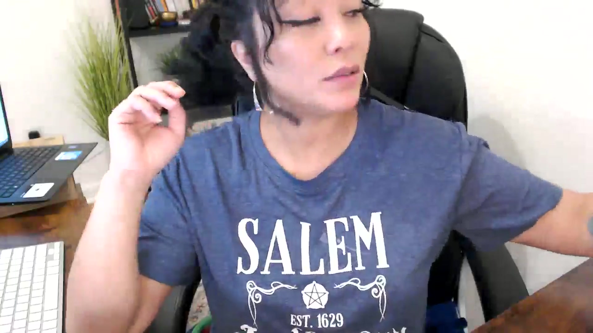 Gallery image thumbnail from MickaylaMinx's myfreecams stream on, 10/21/2024, 18:32 image 12 of 20