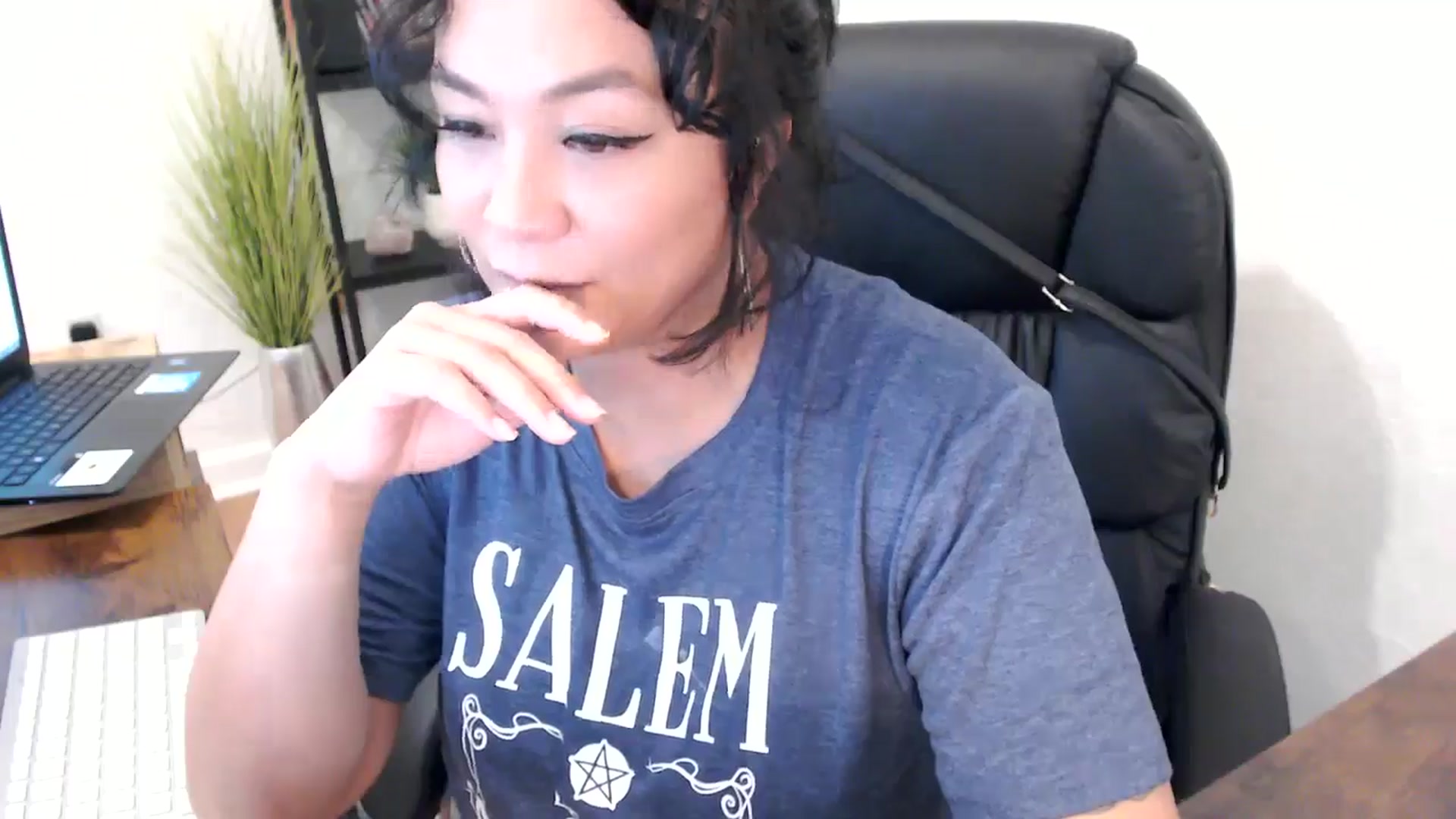 Gallery image thumbnail from MickaylaMinx's myfreecams stream on, 10/21/2024, 18:32 image 20 of 20