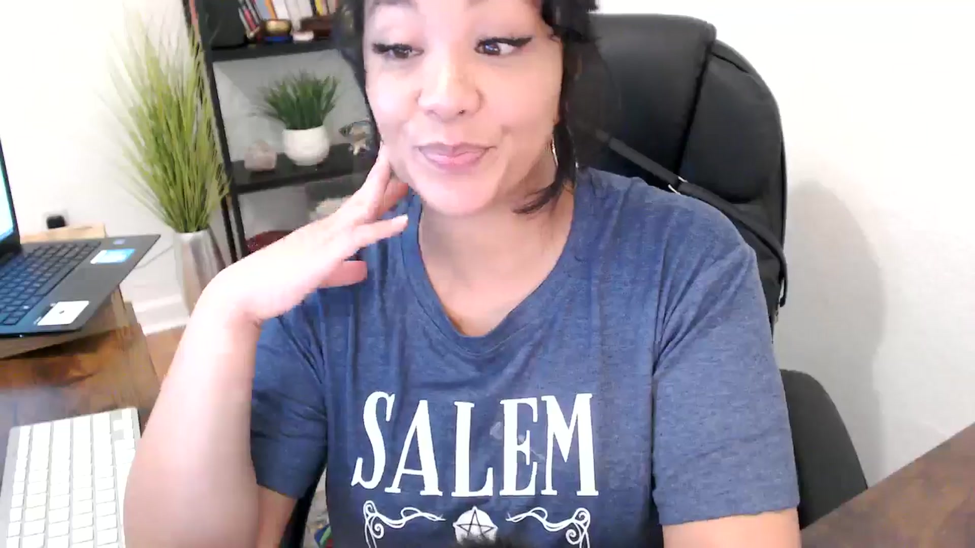 Gallery image thumbnail from MickaylaMinx's myfreecams stream on, 10/21/2024, 18:32 image 17 of 20
