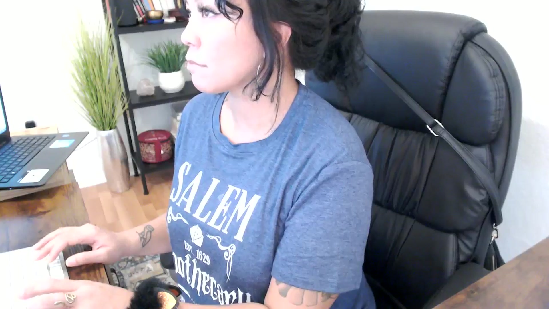 Gallery image thumbnail from MickaylaMinx's myfreecams stream on, 10/21/2024, 20:02 image 2 of 20