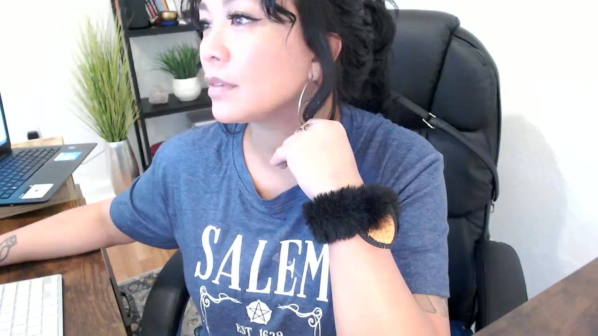 Gallery image thumbnail from MickaylaMinx's myfreecams stream on, 10/21/2024, 20:02 image 18 of 20