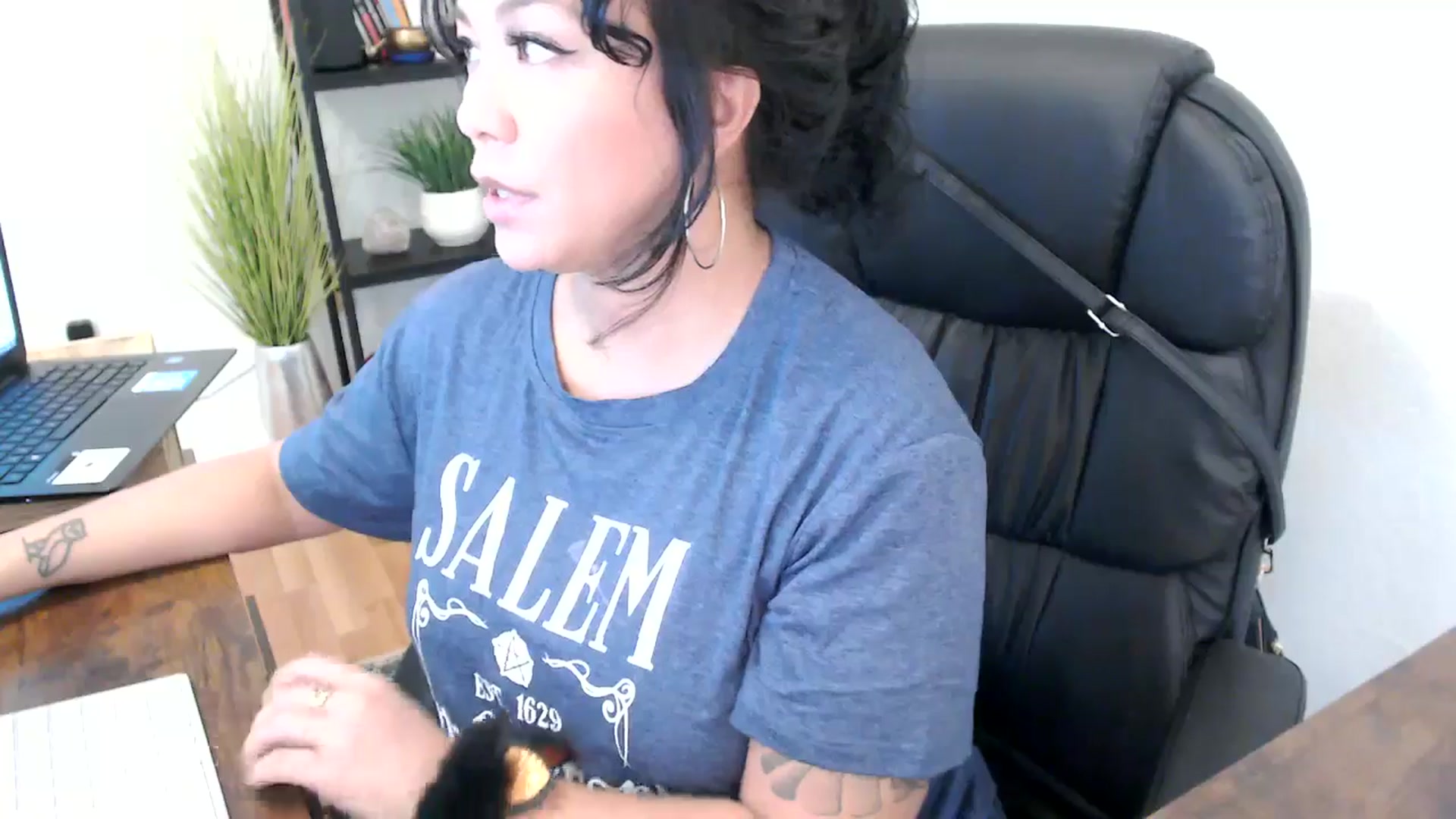 Gallery image thumbnail from MickaylaMinx's myfreecams stream on, 10/21/2024, 20:02 image 7 of 20
