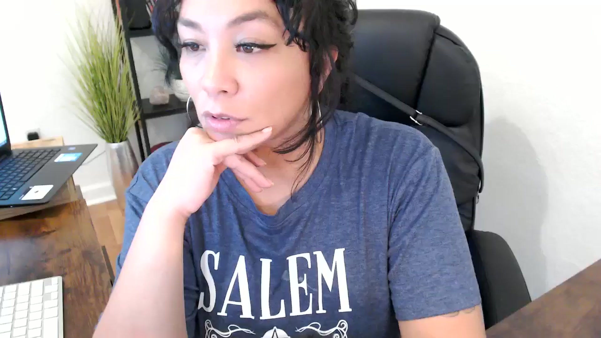 Gallery image thumbnail from MickaylaMinx's myfreecams stream on, 10/21/2024, 20:02 image 11 of 20