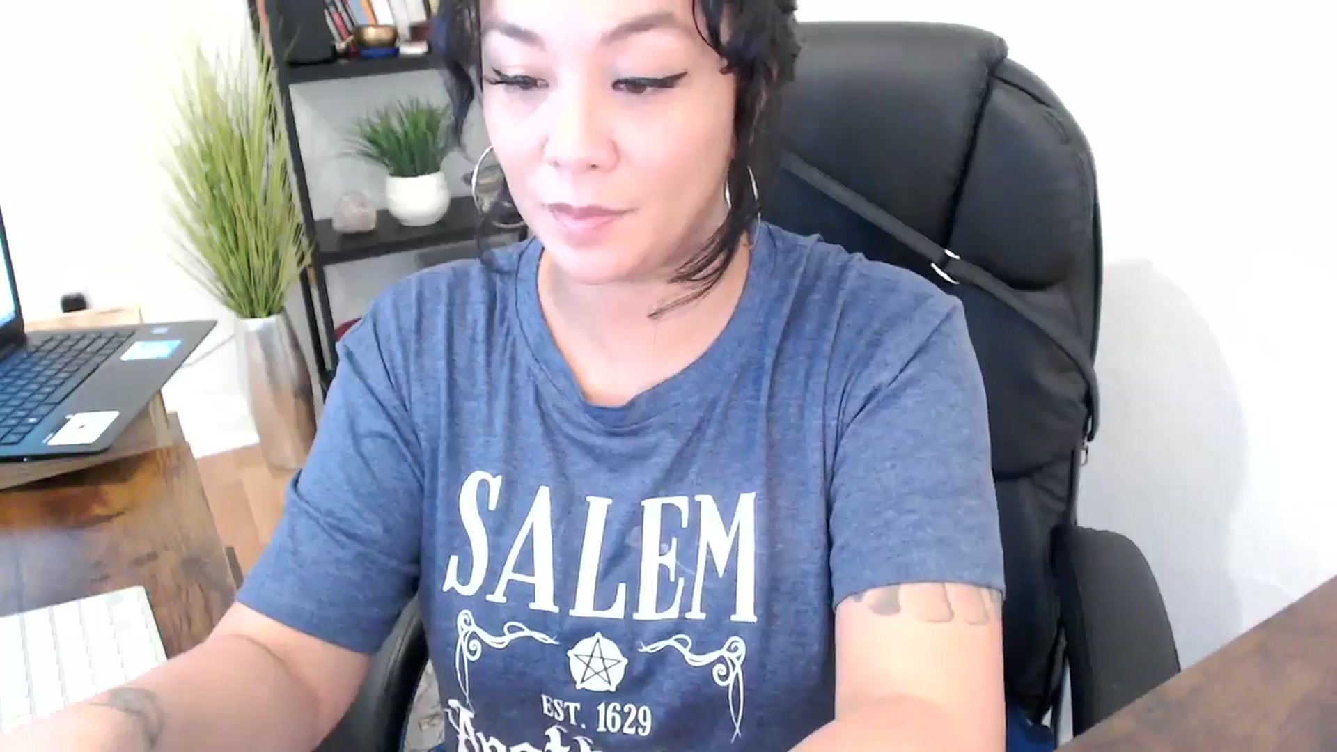 Gallery image thumbnail from MickaylaMinx's myfreecams stream on, 10/21/2024, 20:02 image 5 of 20