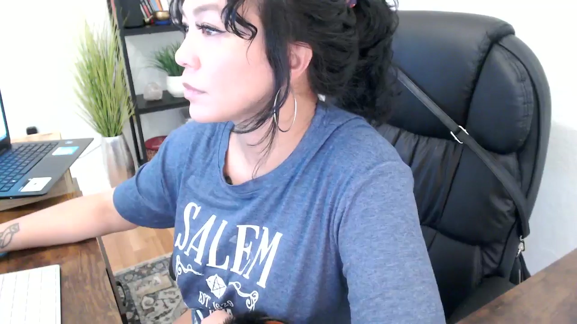 Gallery image thumbnail from MickaylaMinx's myfreecams stream on, 10/21/2024, 20:02 image 10 of 20