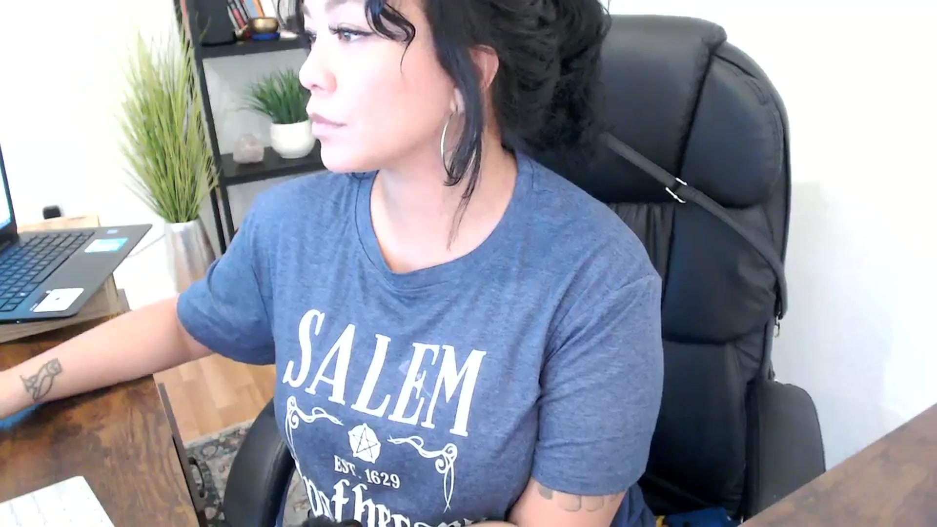 Gallery image thumbnail from MickaylaMinx's myfreecams stream on, 10/21/2024, 20:02 image 19 of 20