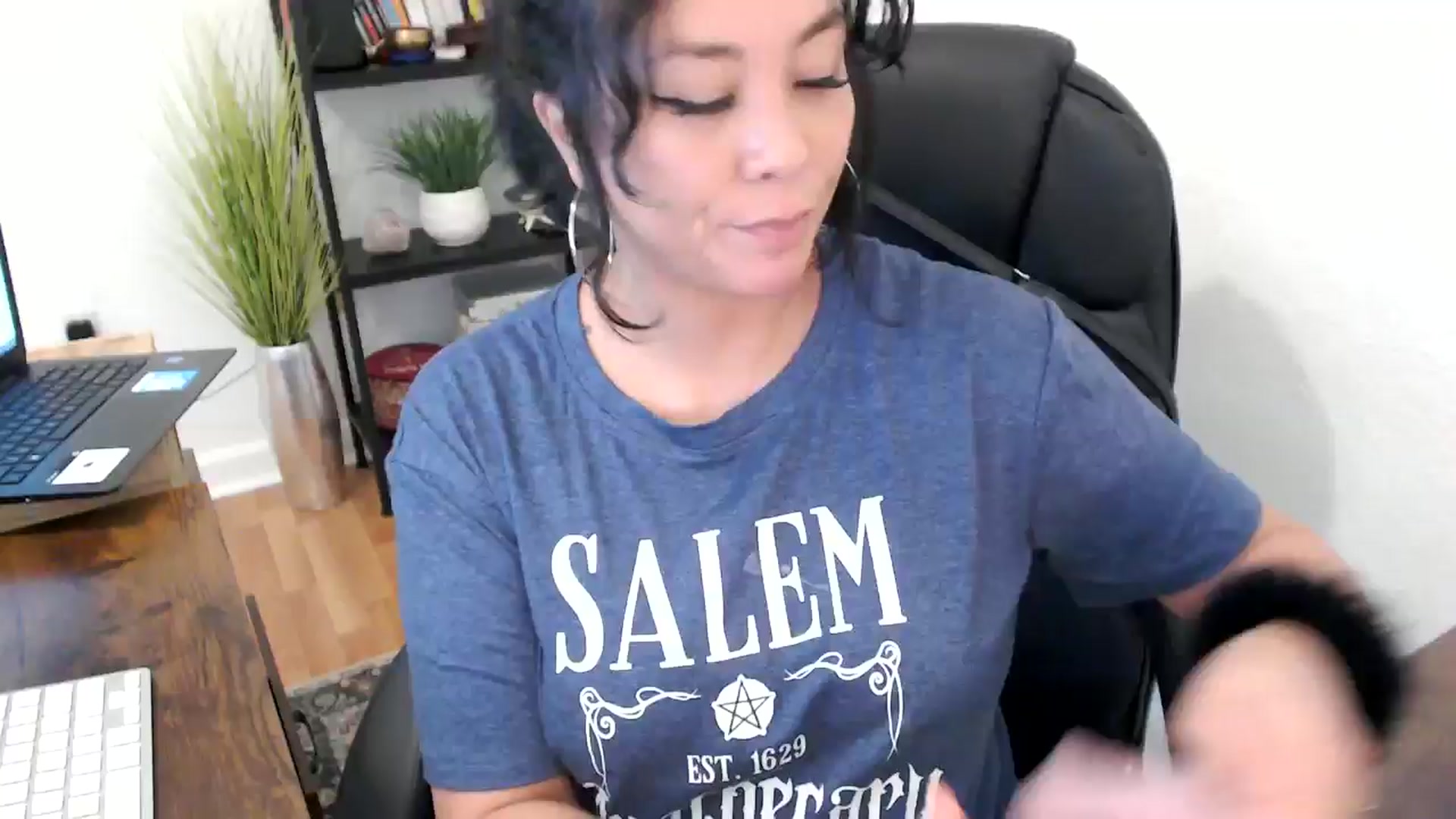 Gallery image thumbnail from MickaylaMinx's myfreecams stream on, 10/21/2024, 20:02 image 9 of 20