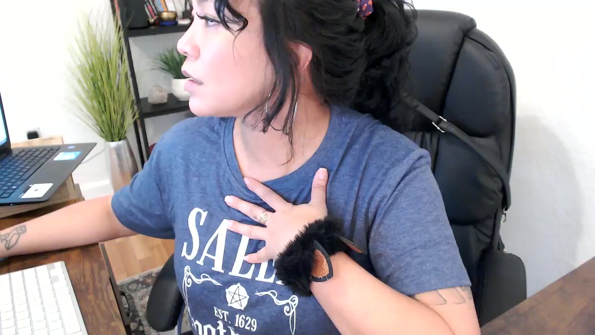 Gallery image thumbnail from MickaylaMinx's myfreecams stream on, 10/21/2024, 20:02 image 4 of 20