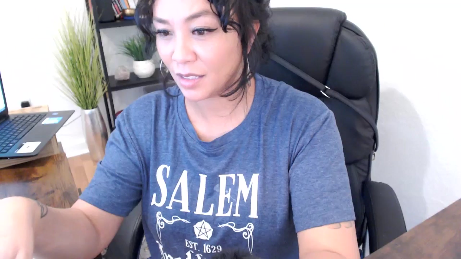 Gallery image thumbnail from MickaylaMinx's myfreecams stream on, 10/21/2024, 20:02 image 14 of 20