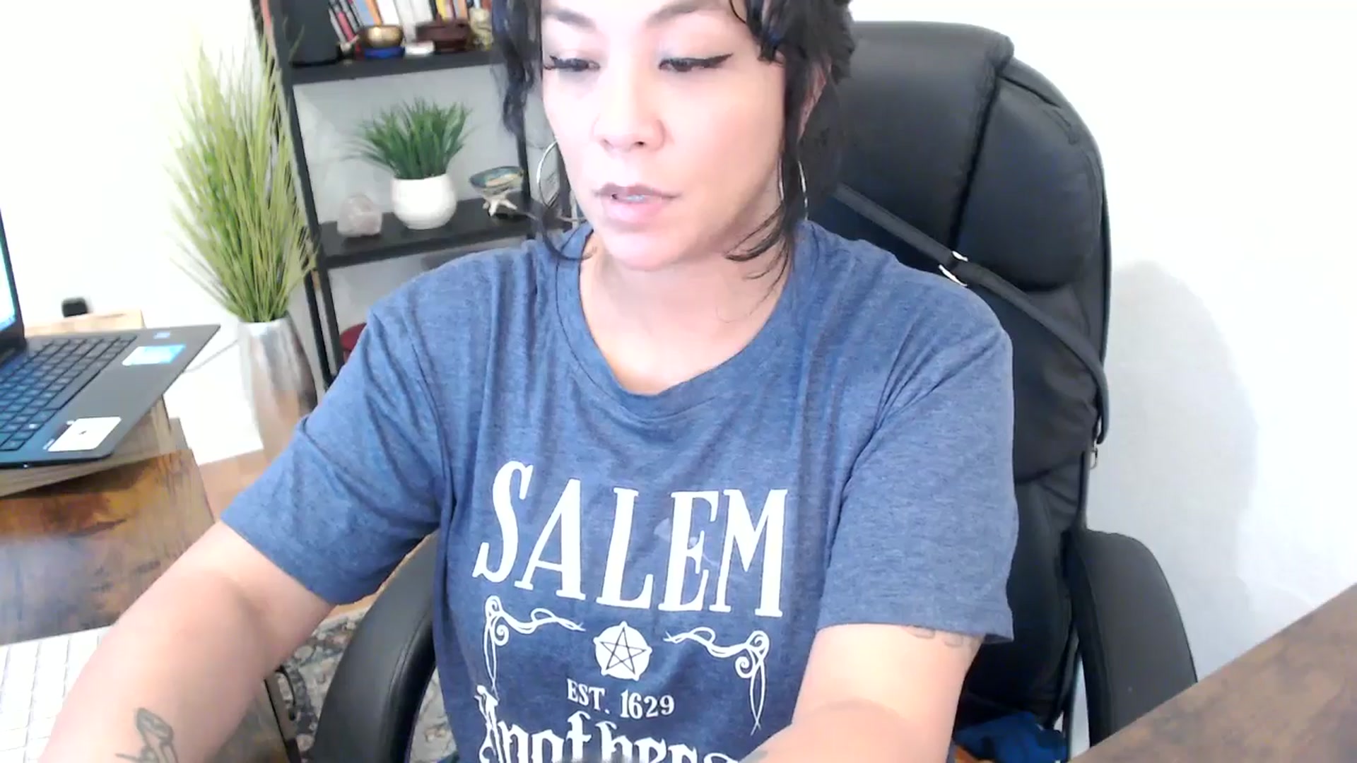 Gallery image thumbnail from MickaylaMinx's myfreecams stream on, 10/21/2024, 20:02 image 13 of 20