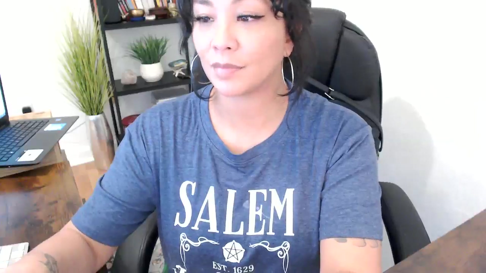 Gallery image thumbnail from MickaylaMinx's myfreecams stream on, 10/21/2024, 20:02 image 20 of 20