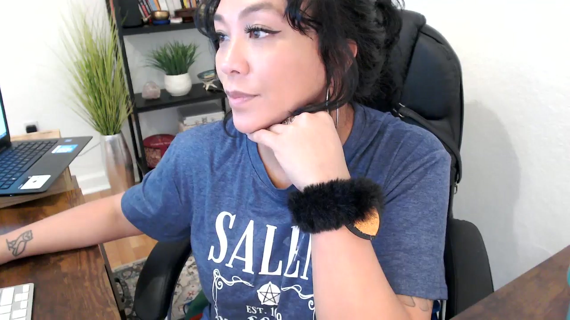 Gallery image thumbnail from MickaylaMinx's myfreecams stream on, 10/21/2024, 20:20 image 7 of 20