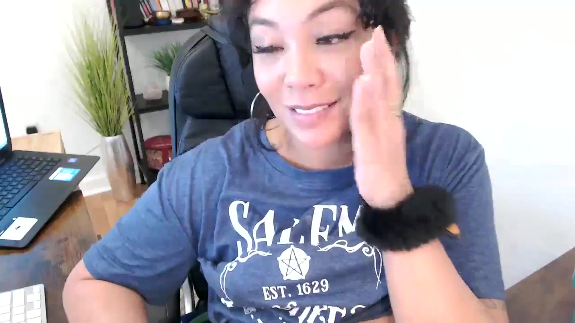 Gallery image thumbnail from MickaylaMinx's myfreecams stream on, 10/21/2024, 20:20 image 20 of 20