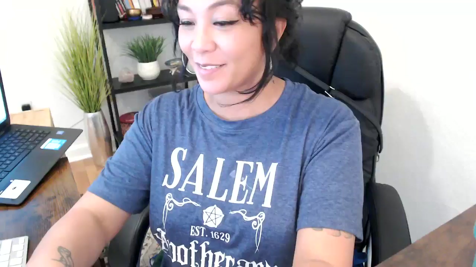 Gallery image thumbnail from MickaylaMinx's myfreecams stream on, 10/21/2024, 20:20 image 12 of 20