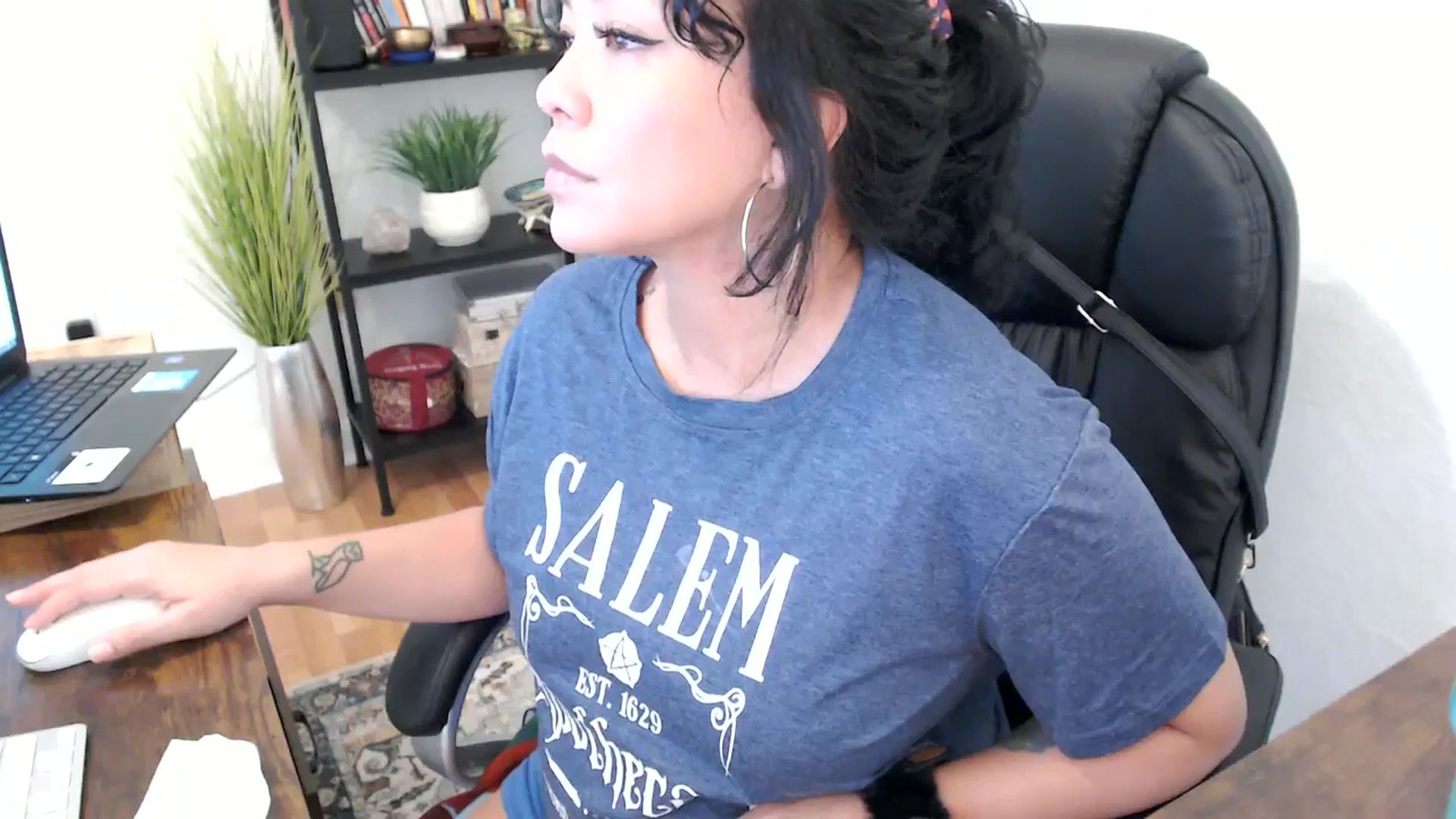 Gallery image thumbnail from MickaylaMinx's myfreecams stream on, 10/21/2024, 20:20 image 2 of 20