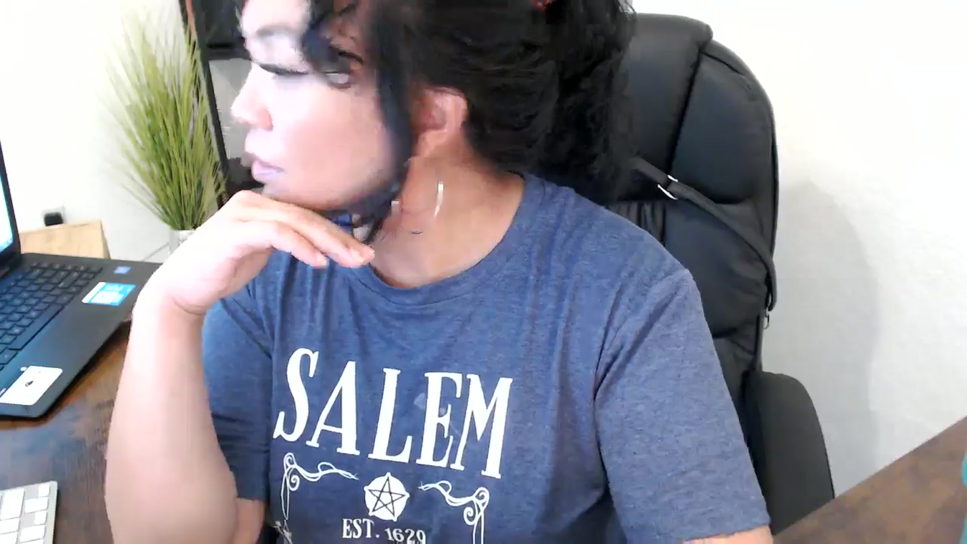 Gallery image thumbnail from MickaylaMinx's myfreecams stream on, 10/21/2024, 20:20 image 13 of 20