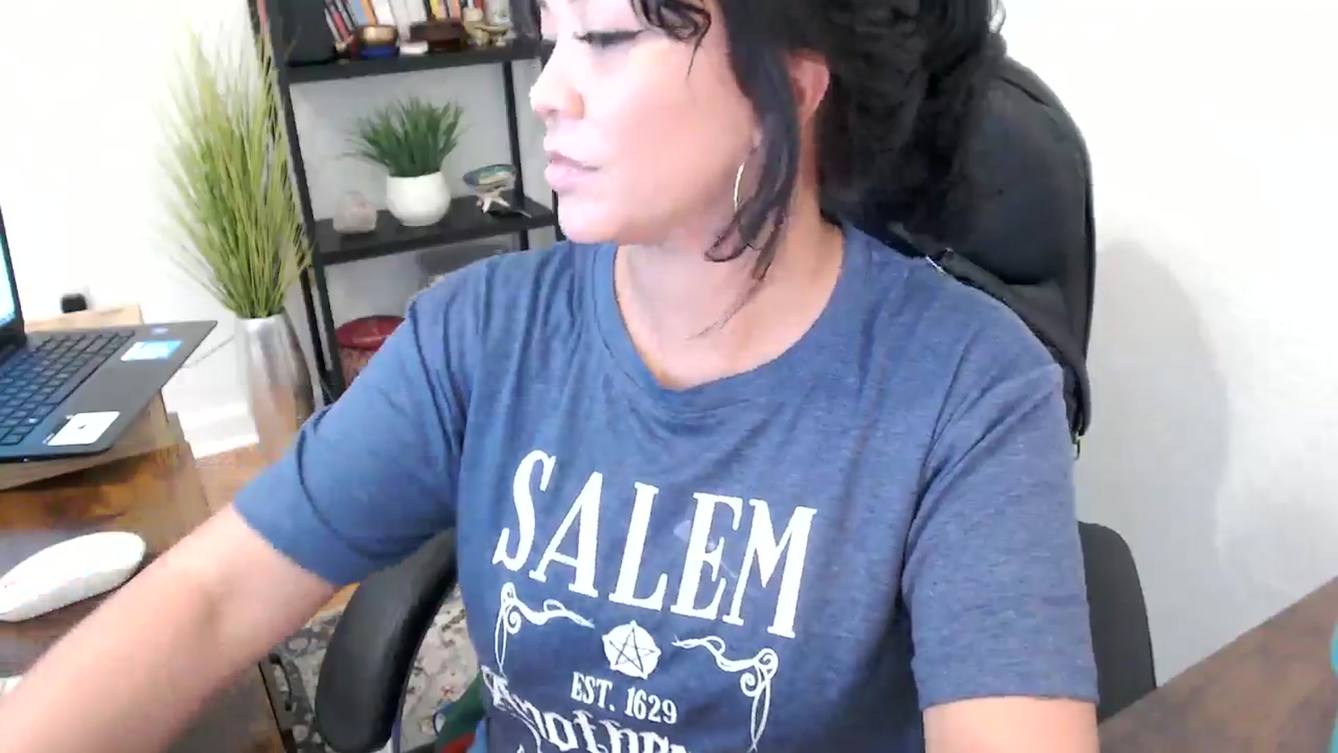 Gallery image thumbnail from MickaylaMinx's myfreecams stream on, 10/21/2024, 20:20 image 4 of 20