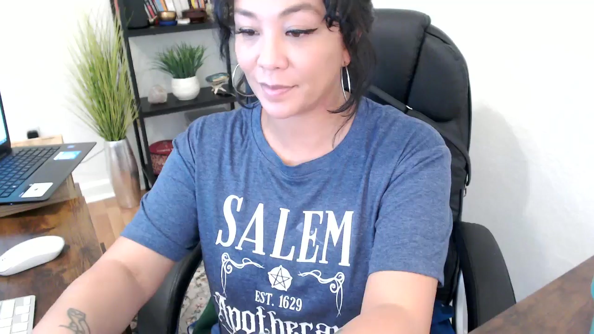 Gallery image thumbnail from MickaylaMinx's myfreecams stream on, 10/21/2024, 20:20 image 3 of 20
