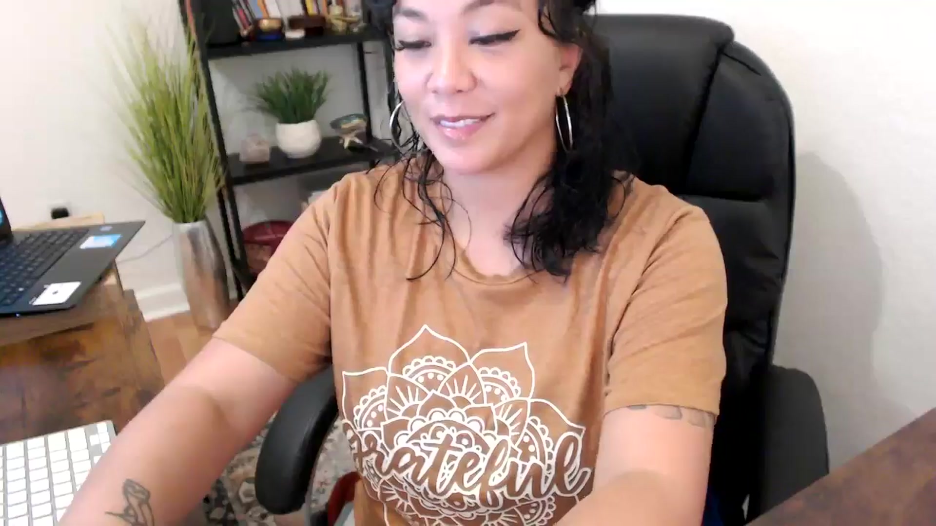 Gallery image thumbnail from MickaylaMinx's myfreecams stream on, 10/22/2024, 15:57 image 13 of 20