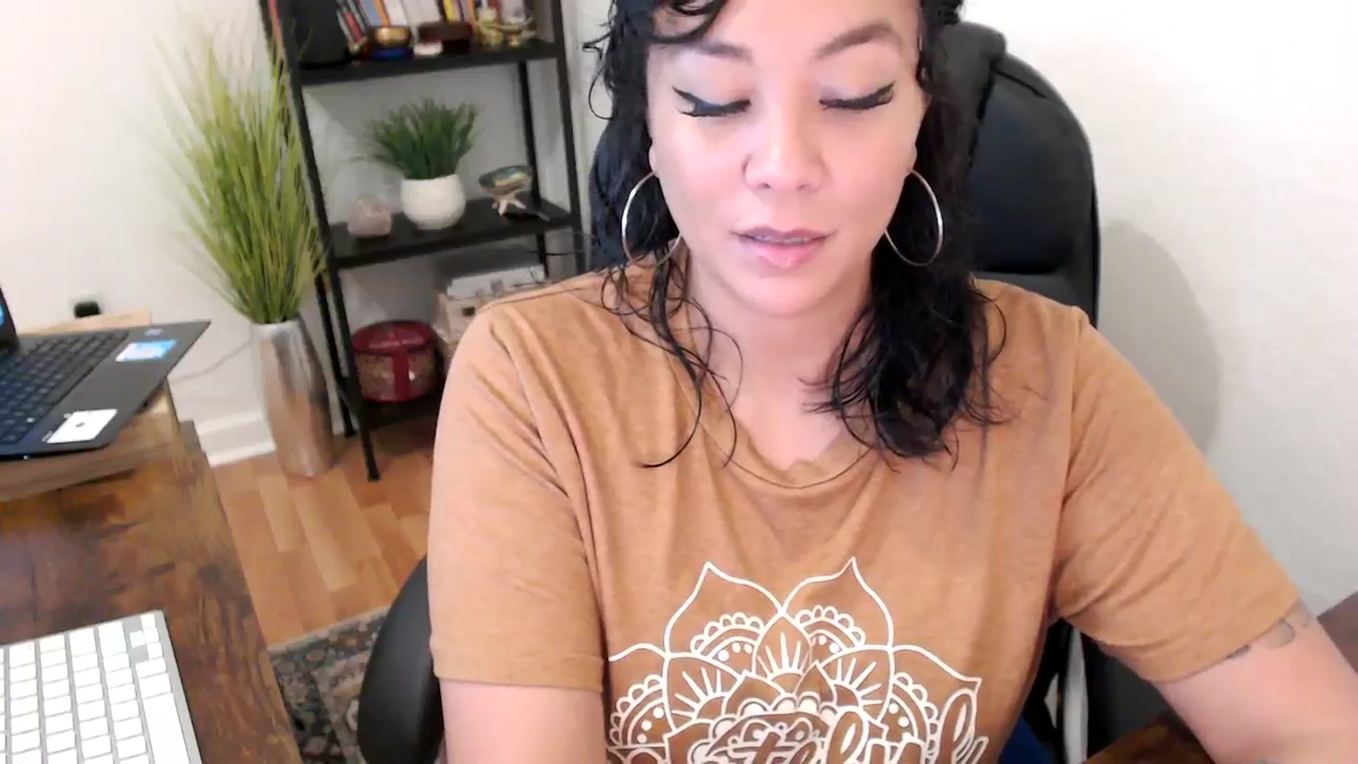 Gallery image thumbnail from MickaylaMinx's myfreecams stream on, 10/22/2024, 15:57 image 15 of 20