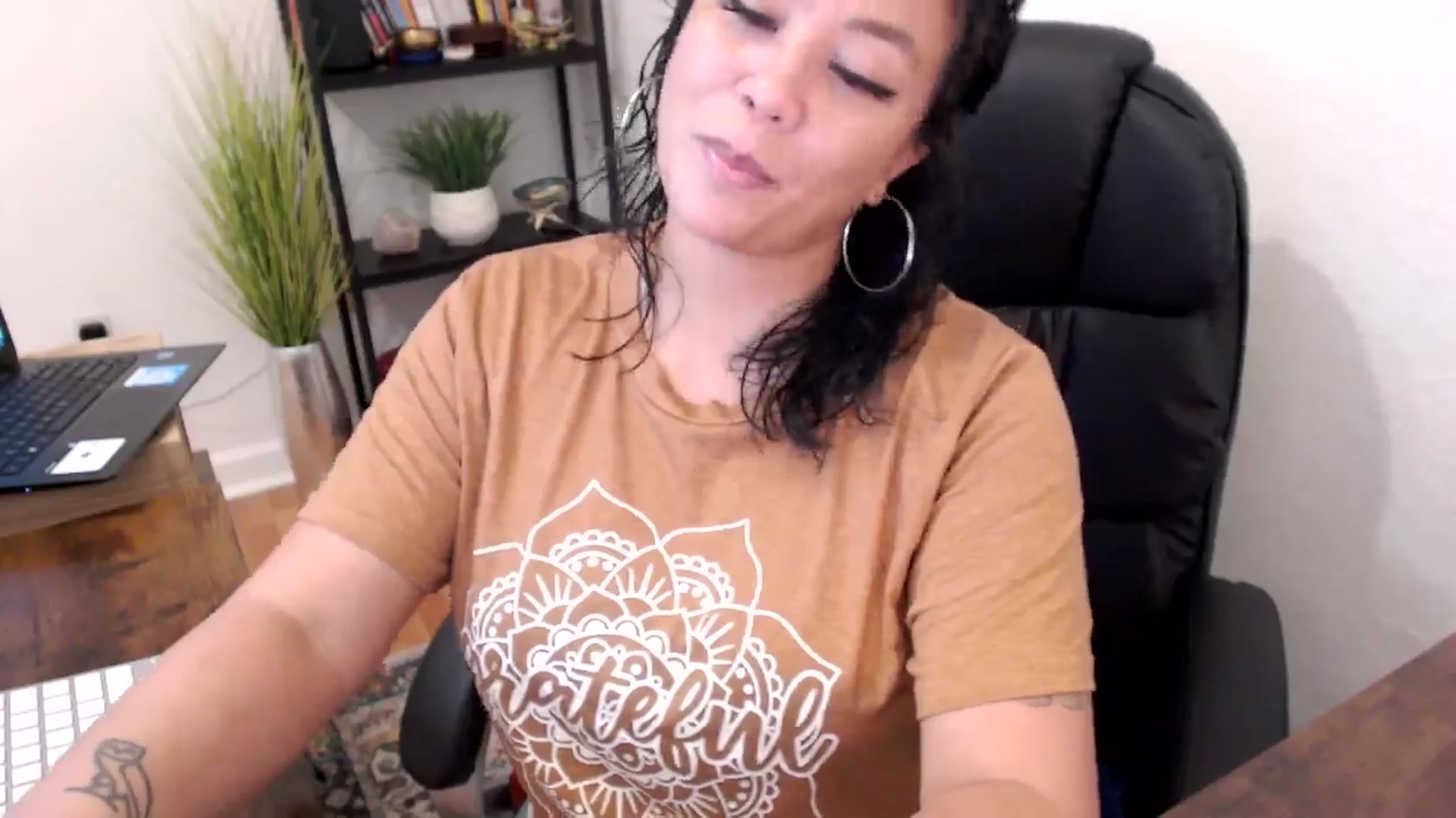 Gallery image thumbnail from MickaylaMinx's myfreecams stream on, 10/22/2024, 15:57 image 12 of 20